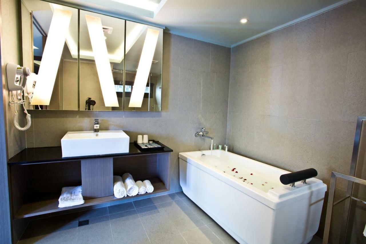 Fine Hotel Kaohsiung Extérieur photo